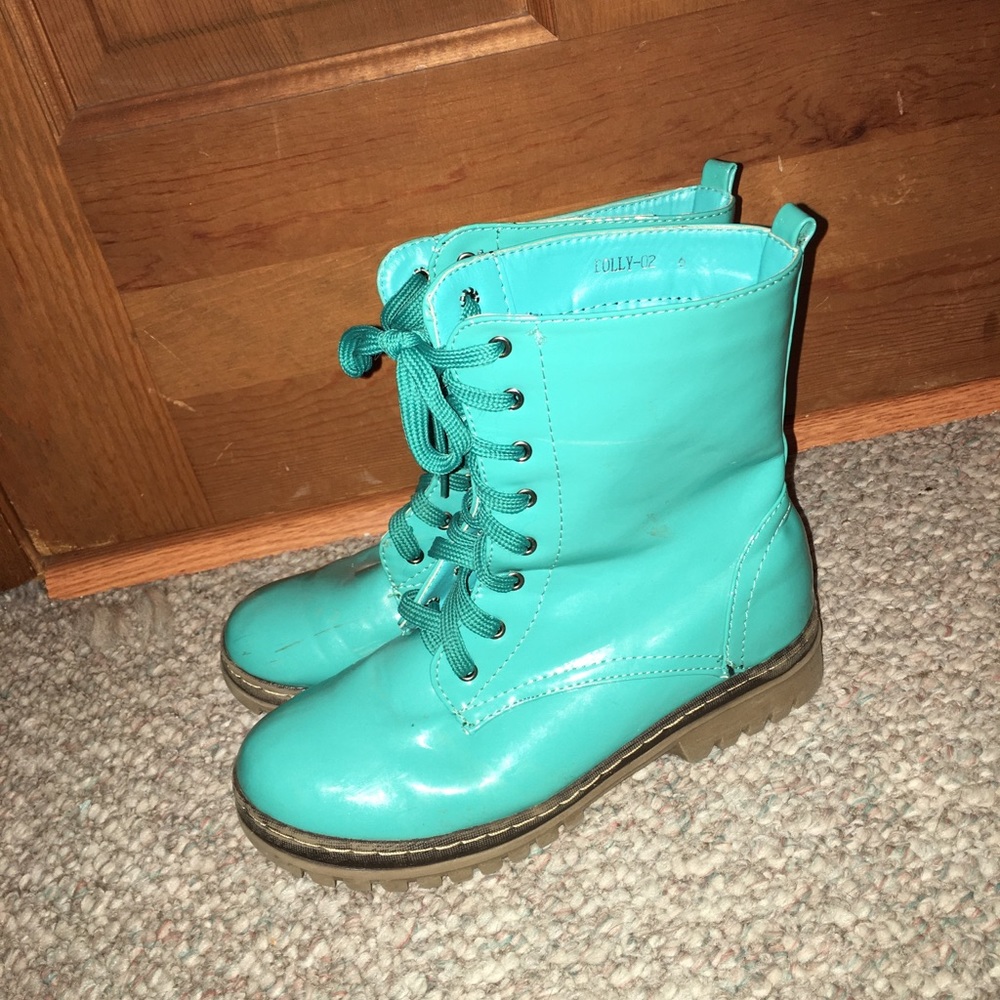 Combat boots